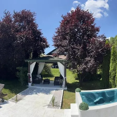 Pool & בית נופש