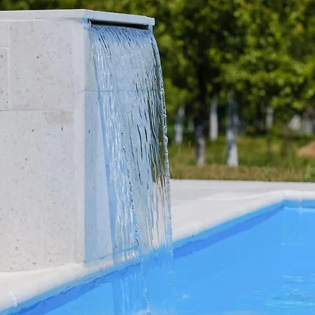 Semesterbostad Pool &