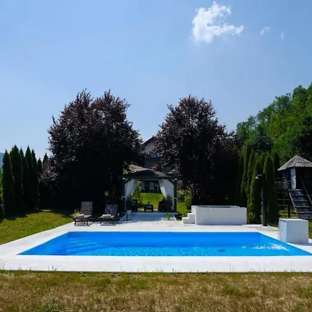 Feriehus Pool & Visoko
