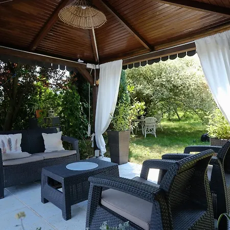 Semesterbostad Pool & *