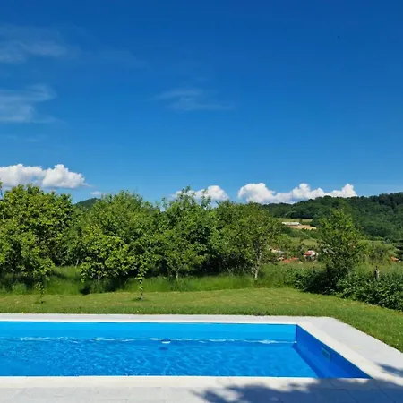 Pool & * Visoko