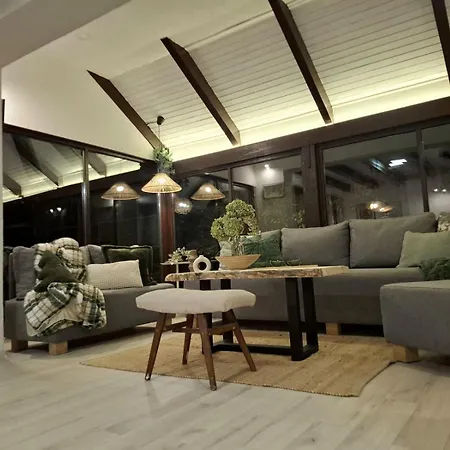 Semesterbostad Pool &